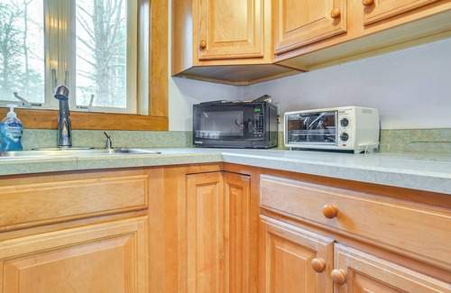 Cotuit House | 3 Mi to Mashpee Commons! Family Getaway in Cotuit