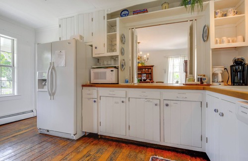 West Dover House | 3 Mi to Mount Snow: Home w/Porch in West Dover