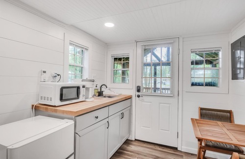 Starkville House | 3 Mi to MSU | Tiny Home w/Deck & Grill