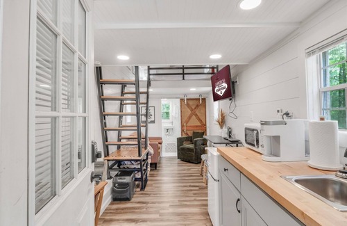 Starkville House | 3 Mi to MSU | Tiny Home w/Deck & Grill