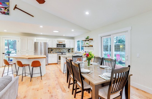 Southwest Bend House | 3 Mi to Old Mill District: Family Retreat w/Yard