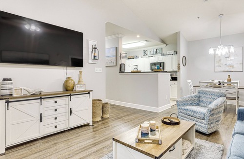 Foley Condo | 3 Mi to OWA: Modern Condo w/Resort Pool!