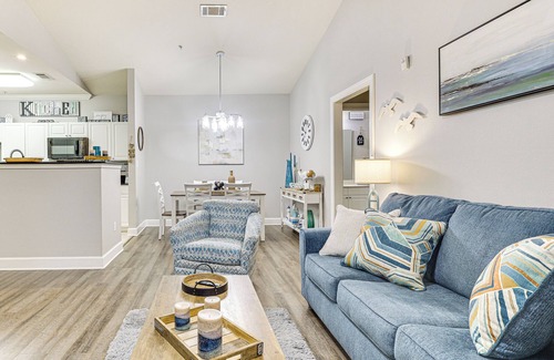 Foley Condo | 3 Mi to OWA: Modern Condo w/Resort Pool!