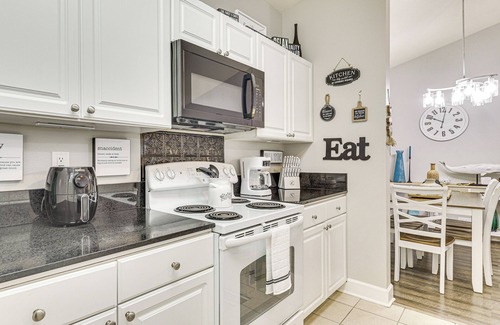Foley Condo | 3 Mi to OWA: Modern Condo w/Resort Pool!