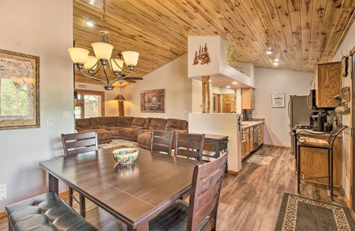 Heber Cabin | 3 Mi to Trails: Woodsy Retreat in Overgaard!