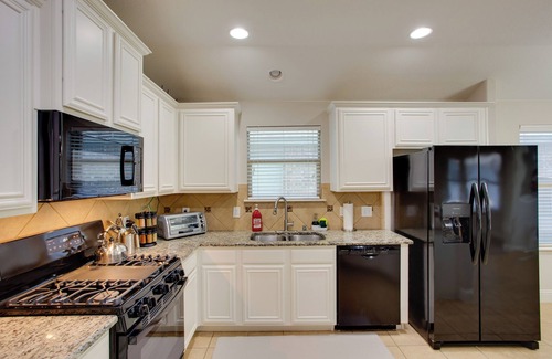 Little Elm House | 3 Mi to Union Park: Little Elm Escape w/Patio