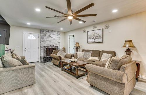 Phoenix House | 3 Mi to Desert Diamond Arena Peoria Home with Yard!