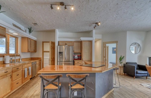 Pagosa Springs House | 3 Miles from Downtown Hot Springs with the BEST VIEWS in town