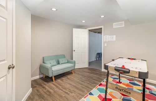 Williamstown House | 3 Miles from the ARK! 3 bedroom Home in Williamstown with Game Room!
