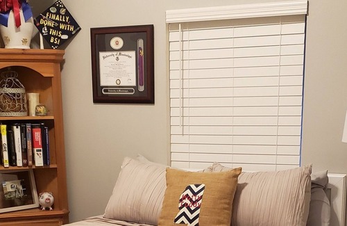 Oxford House | 3 miles from the University and 3 miles from the Square