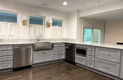 Winston - Salem House | 3 miles from Wake Forest University House/Winston-Salem-sleeps 12