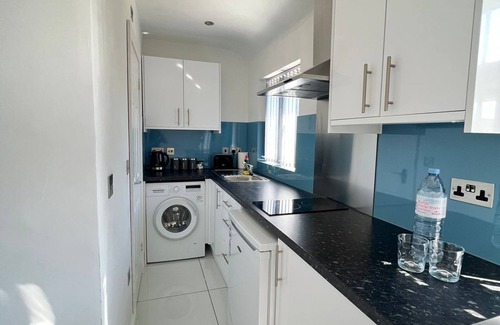 Yeading Apartment | 3 miles Ruislip - 1 mile Southall - 3 miles Northolt - B