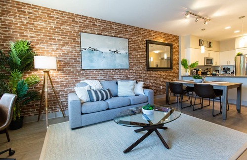 Fullerton Apartment | 3 Miles to Disney ✰HeatedPool ✰King Bed ✰Jacuzzi✰