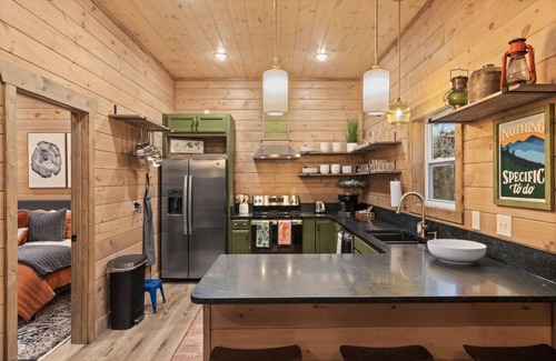 Chalet Village North House | 3 miles to Gatlinburg HotTub Arcade AirHockey