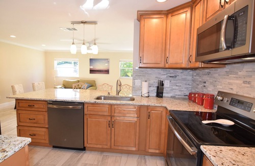 South Sarasota House | 3 Miles to Siesta Beach 3bdr/2bth with heated pool