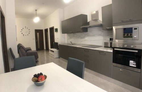 Gzira Apartment | 3 min Away from Seafront : 2 Bed Apartment
