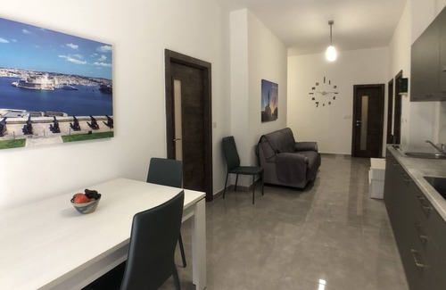 Gzira Apartment | 3 min Away from Seafront : 2 Bed Apartment