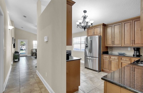Fort Walton Beach House | 3 min drive to the beach, walking distance to downtown, 5 miles from Destin!