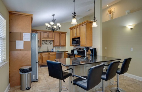 Fort Walton Beach House | 3 min drive to the beach, walking distance to downtown, 5 miles from Destin!