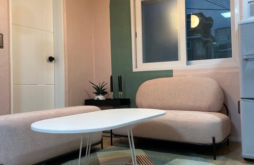 Itaewon House | 3 min @Itaewon Stn - PL. Modern Tasty (w/rooftop)