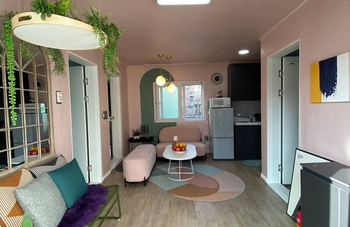 Itaewon House | 3 min @Itaewon Stn - PL. Modern Tasty (w/rooftop)