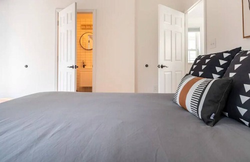 Queens House | 3 min to beach HOT TUB NYC Beach House