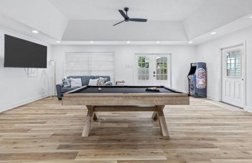 Prien House | 3 Min to Casino with Pool and Hot Tub