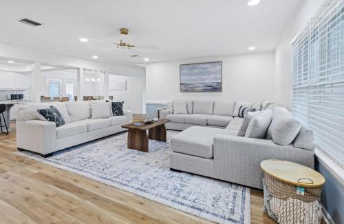 Prien House | 3 Min to Casino with Pool and Hot Tub