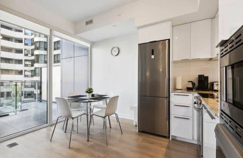 Bay Cloverhill Apartment | 3 Min To Subway New Condo Heart Of Downtownn