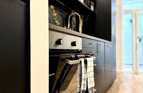 University District House | 3 min walk to MEIR, 10 min to Central Station - cozy 3/4BR - entire house