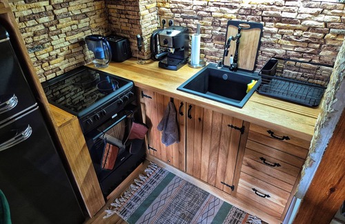 Kvartal Noviya Grad Apartment | 3 min walk to ski lift, free parking, cozy flat & mountain view