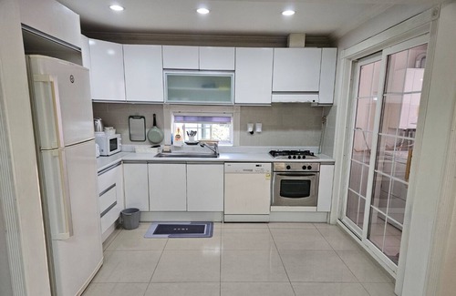 Pyeongtaek Villa | 3 min walking to USAG-Humphreys pedestrian gate