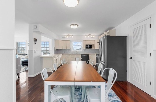 Seaside Heights House | 3 mins from beach & Broadwalk. Spacious 3+BR/4BTH unit w/AC + 8 beach badges.