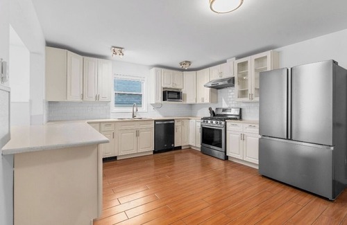 Seaside Heights House | 3 mins from the beach and broadwalk. 3BR/3BTH w/AC +6 beach badges