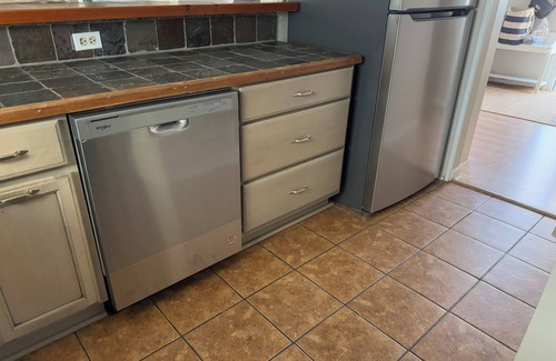 Edisto Island House | 3 Minute Beach Walk! ~ Treehouse Cottage - 3BR/2BA - Privacy Among Historic Oaks