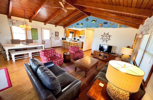 Kill Devil Hills House | 3 Minute walk to the Beach, 1 block from the beach.