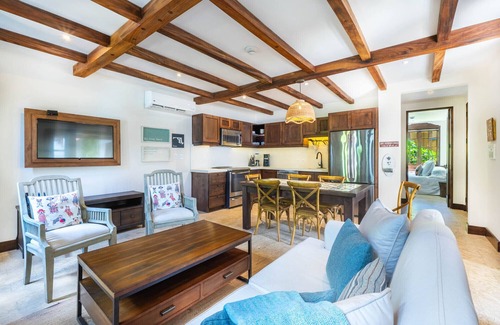 Las Catalinas Apartment | 3 Minute Walk to the Beach, Fountain & Patio at Las Catalinas