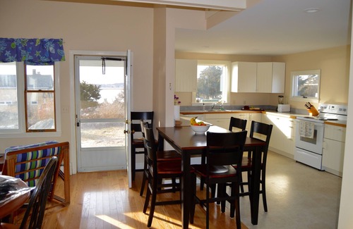 Adamsville House | 3 minute walk to the beach, panoramic water view, pastoral setting -pet friendly