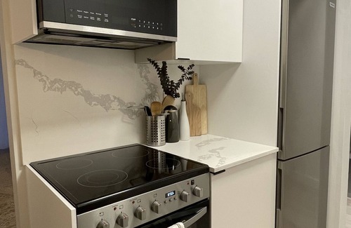 Fairview Apartment | 3 Minute Walk to VGH - Perfect for Doctors, Residents, Nurses or Patients.