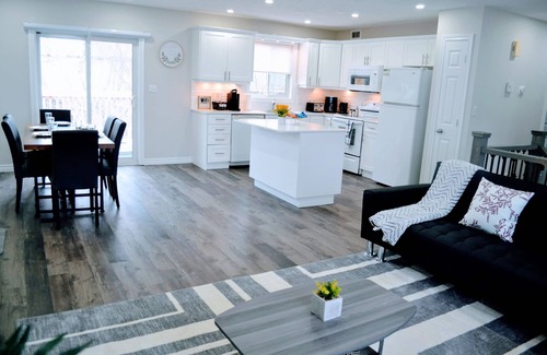 Port Elgin Apartment | 3 minutes drive to beach | Amazing Sunsets | Private Cozy Upper-Level Suite