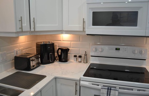 Port Elgin Apartment | 3 minutes drive to beach | Amazing Sunsets | Private Cozy Upper-Level Suite