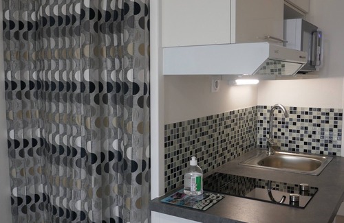 Perros-Guirec Apartment | 3 minutes from the beach, beautiful studio with 1 bed 2 p, veranda, terrace, park. wifi