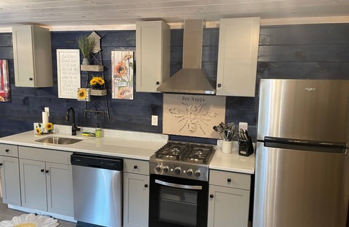 Blue Ridge House | 3 Minutes to Downtown Blue Ridge. Fully updated barn Studio.