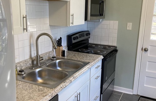 Tuckahoe House | 3 Minutes to Henrico Doctors Hospital-Close to Short Pump