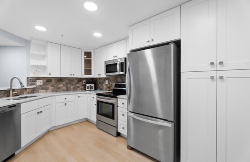 Fort Pierce Shores Condo | (3 Month Min) Oceanfront luxury at Hibiscus Breeze, charming 2/2 condo on North Hutchinson Island