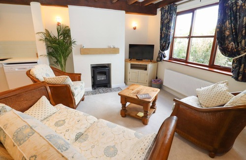 Pershore Cottage | 3 MOUNT PLEASANT, pet friendly, with a garden in Pershore