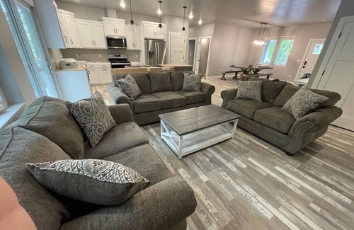 Egg Harbor House | 3 Neighboring Homes - 13 Bedrooms & 16 Bathrooms - Sleeps 48 - 3 Hot Tubs