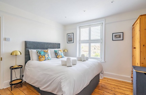 Fylingthorpe House | 3 North Terrace - sleeps 6 guests in 3 bedrooms