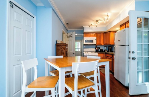 Union Pier Cottage | 3 Nt Min! Union Pier Cottage Close To Beach & Downtown!