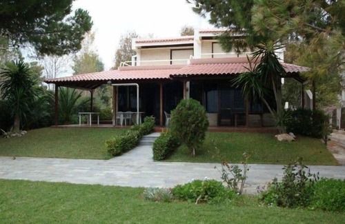 Schinias Villa | 3 or 5 BEDROOM BEACHFRONT VILLA ON MARATHON BAY - SCHINIAS, AMID PINE TREES
